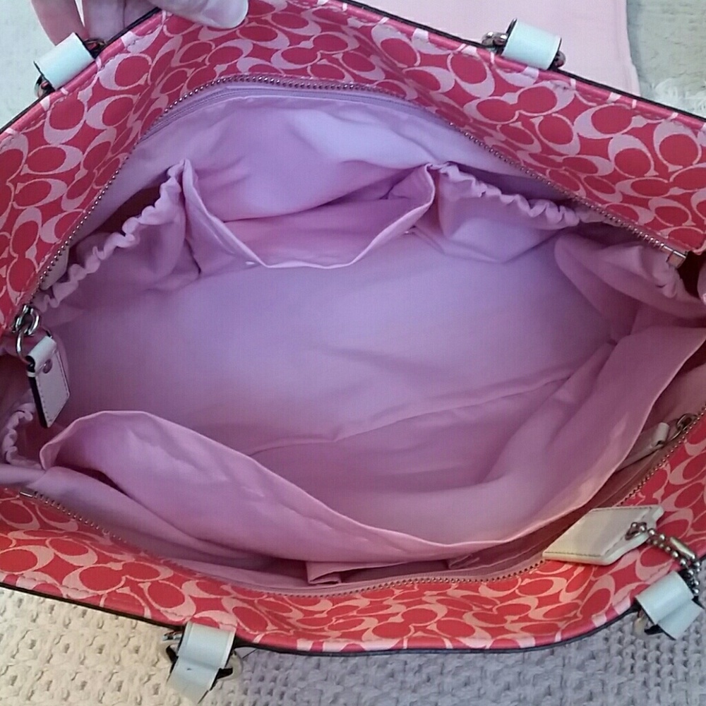 Coach diaper bag additional pics. I only have one.