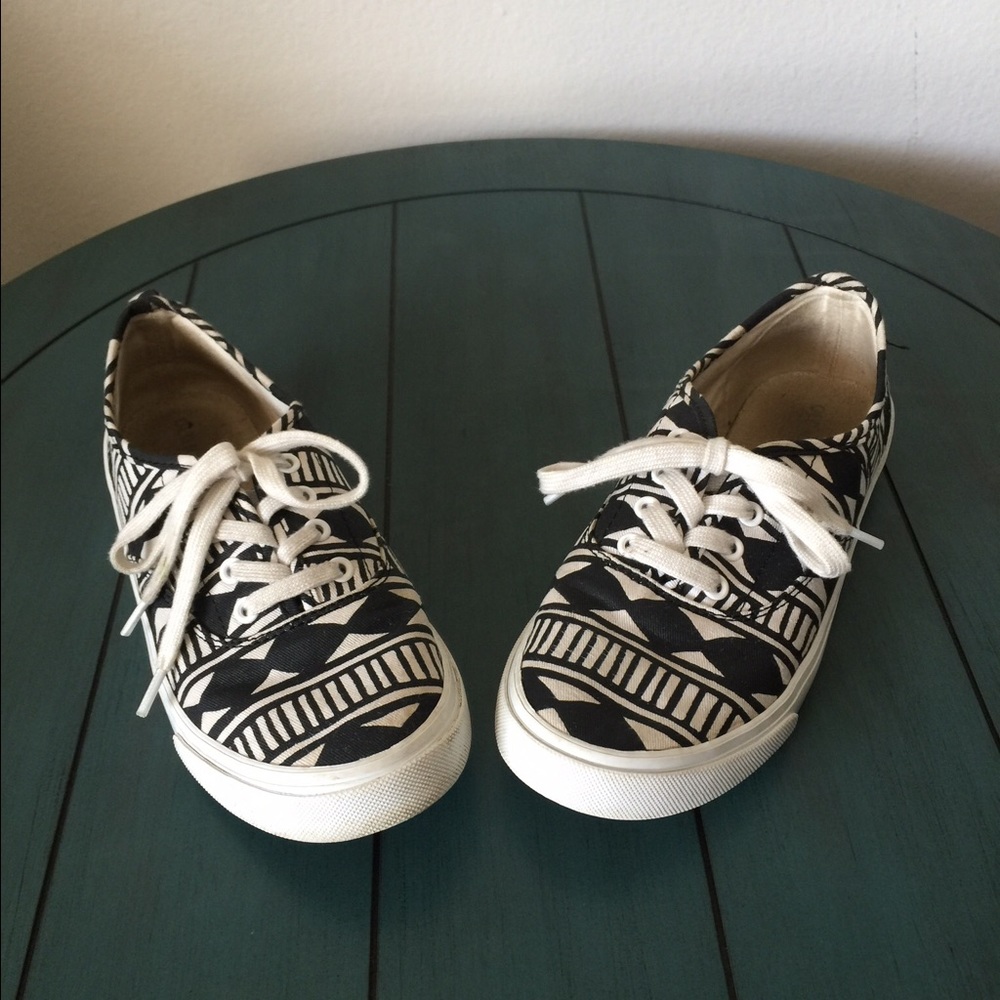 Old Navy Fashion Sneaker Aztec Print