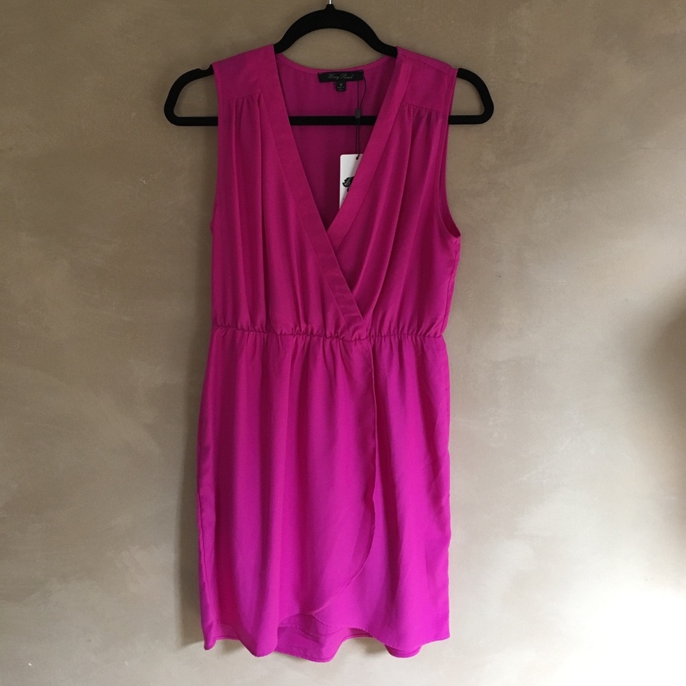 Honey Punch V-neck magenta dress