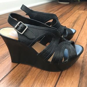 Black wedges