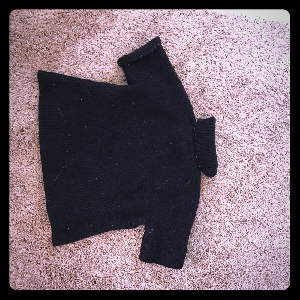 Black knit short sleeve turtle neck