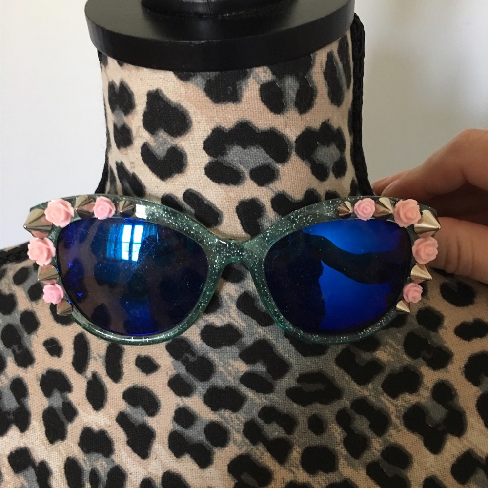Sunglasses: 2 pair