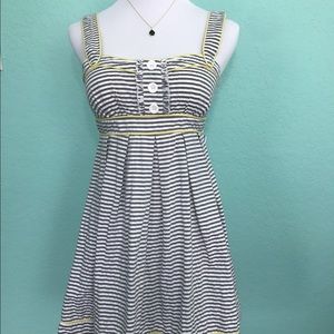 Beautiful gray seer-sucker dress w/yellow piping