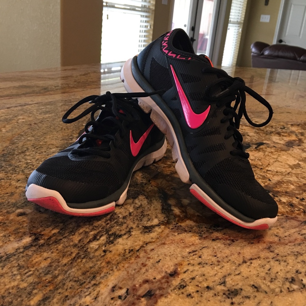 Nike Tennis Shoes