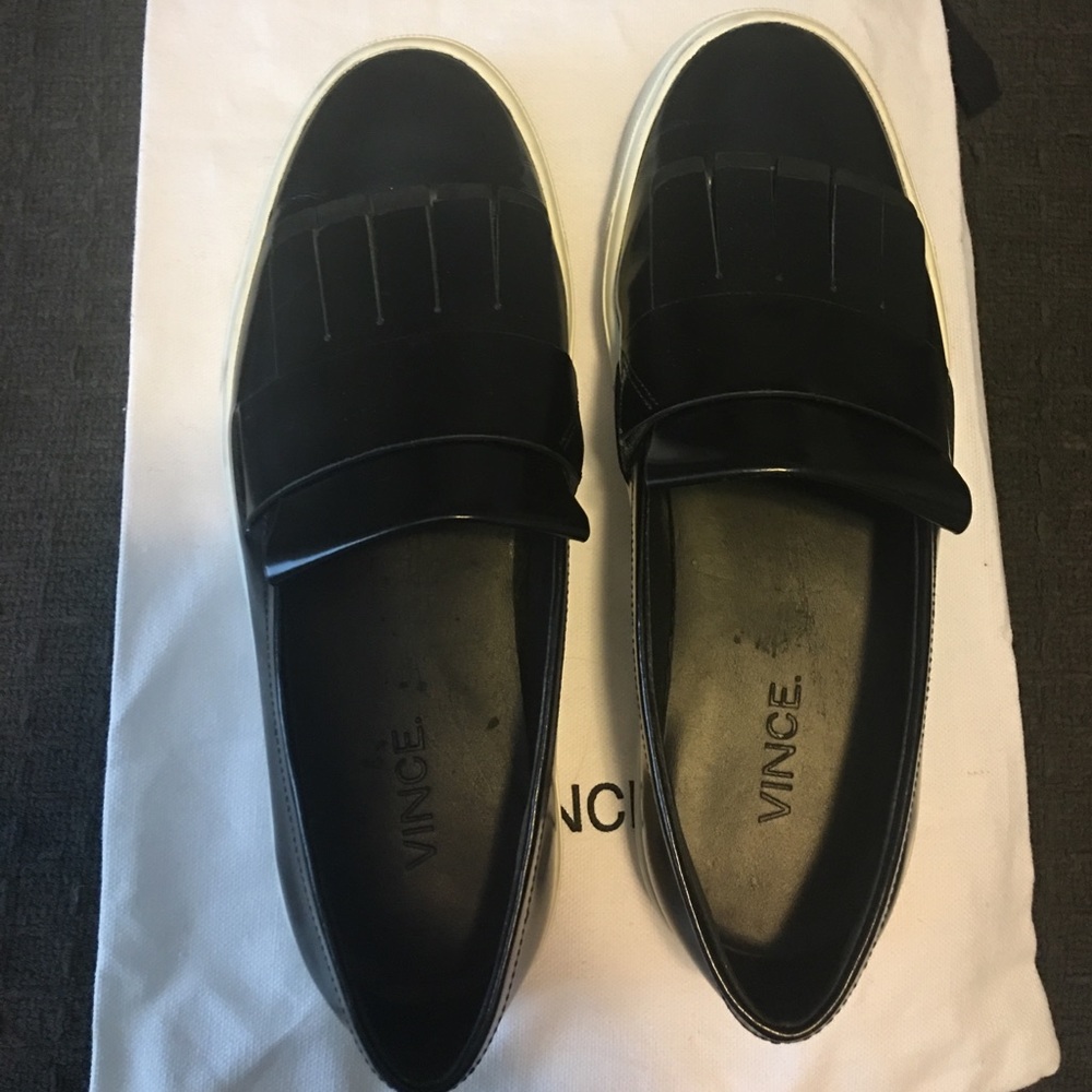 Vince Coventry Black size 6-1/2 fits more like a 6