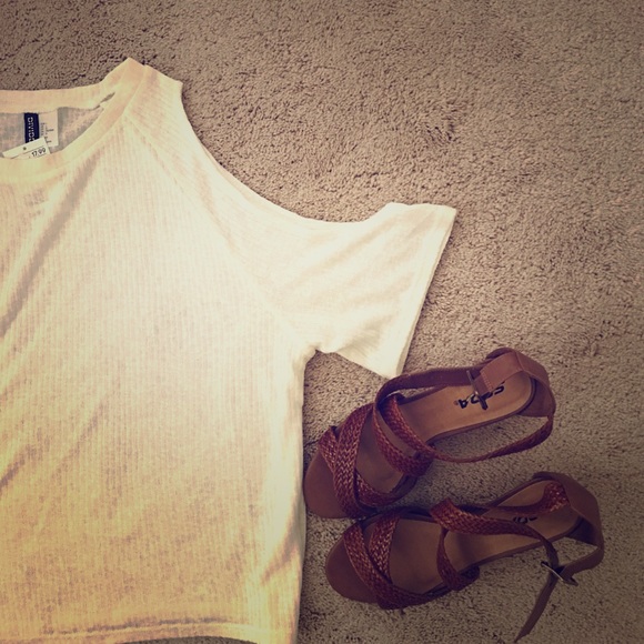 Divided Tops - ⬇️NWT white H&M cold shoulder blouse