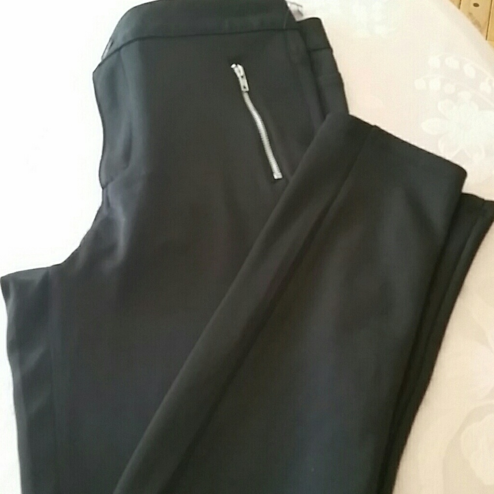 Black skinny pants