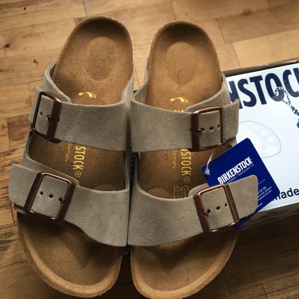 NWT Birkenstock Arizona suede sandals