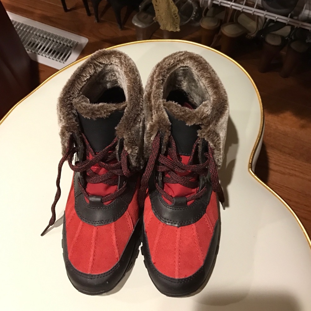 Easy spirit explore24  size 6 red ankle boots