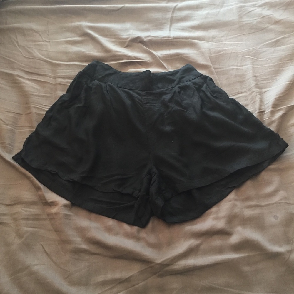 American Eagle black shorts