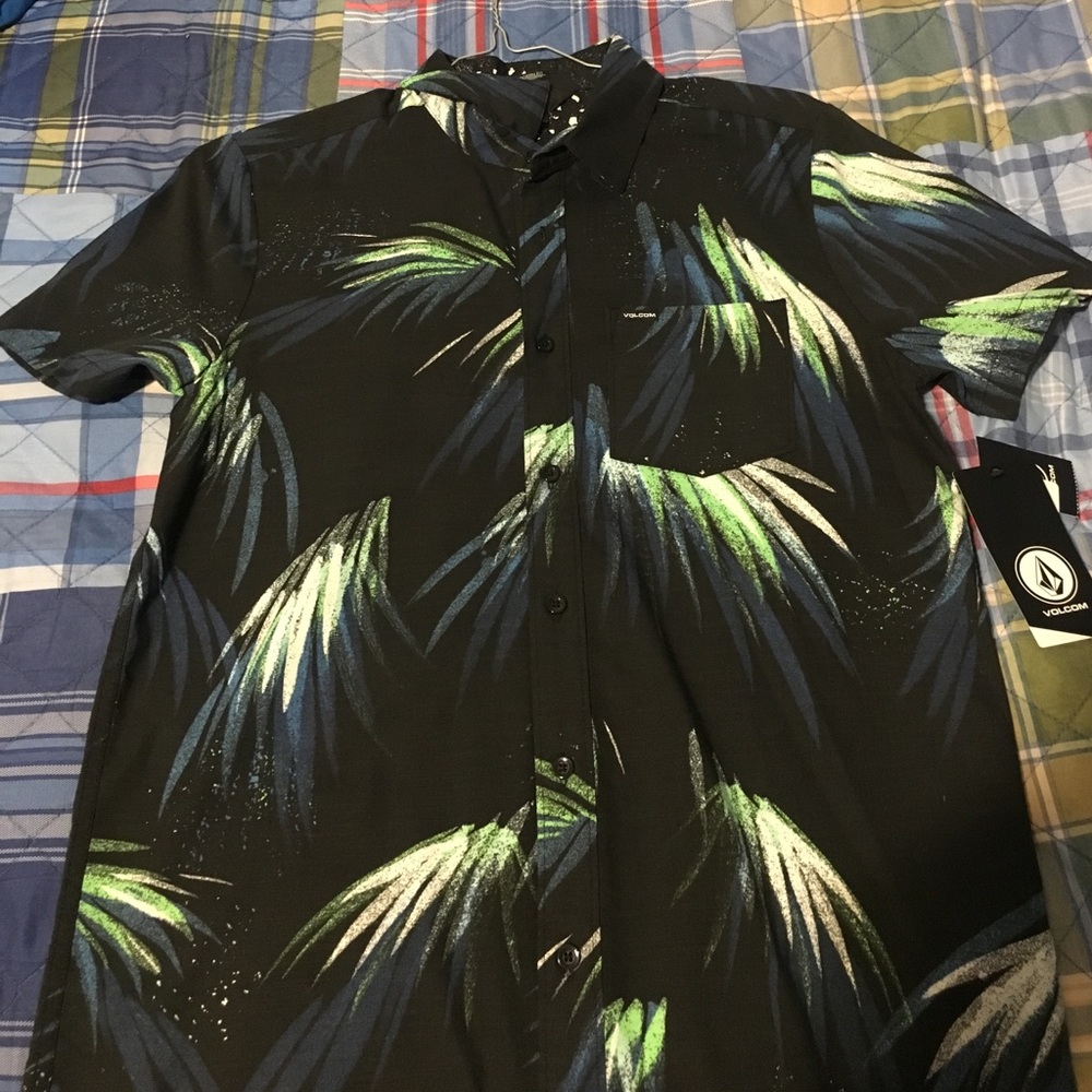 Volcom shirt