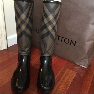 Burberry smoked check rain boots