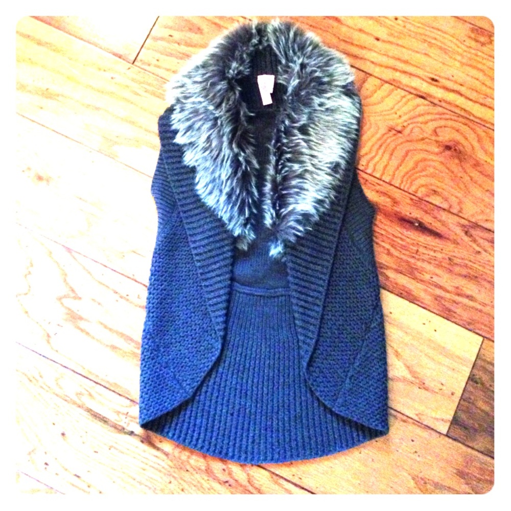Gorgeous High Low Sweater Vest with Faux Fur Trim