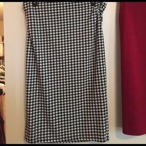 Pencil skirt -houndstooth.