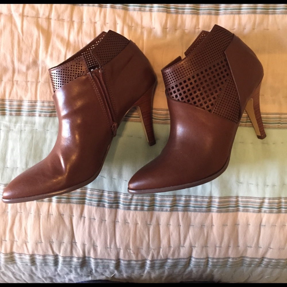 Carlos by Carlos Santana brown booties