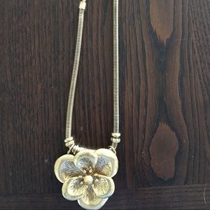 Stella & Dot Gold Flower Necklace
