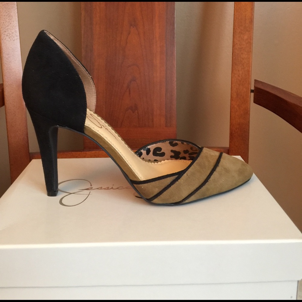 Brand new Jessica Simpson suede pumps
