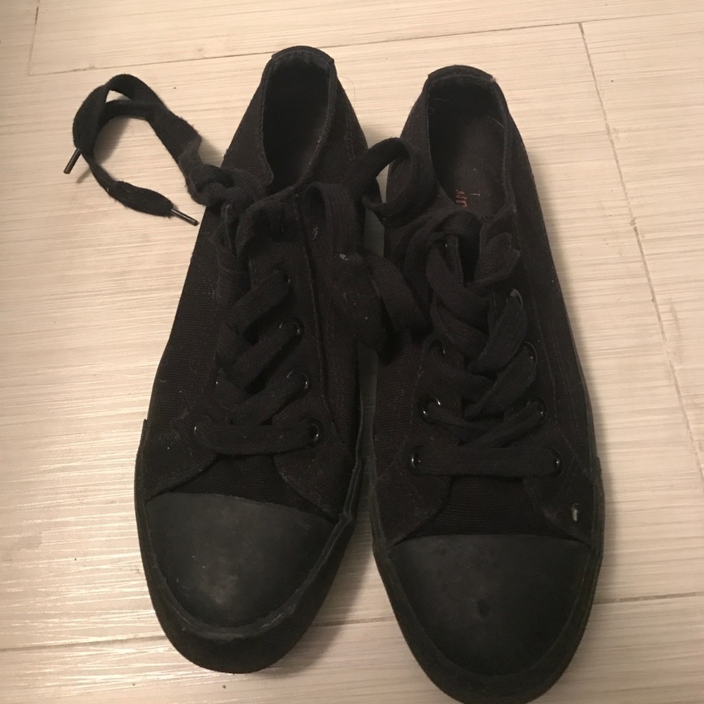 Black nonslip shoes