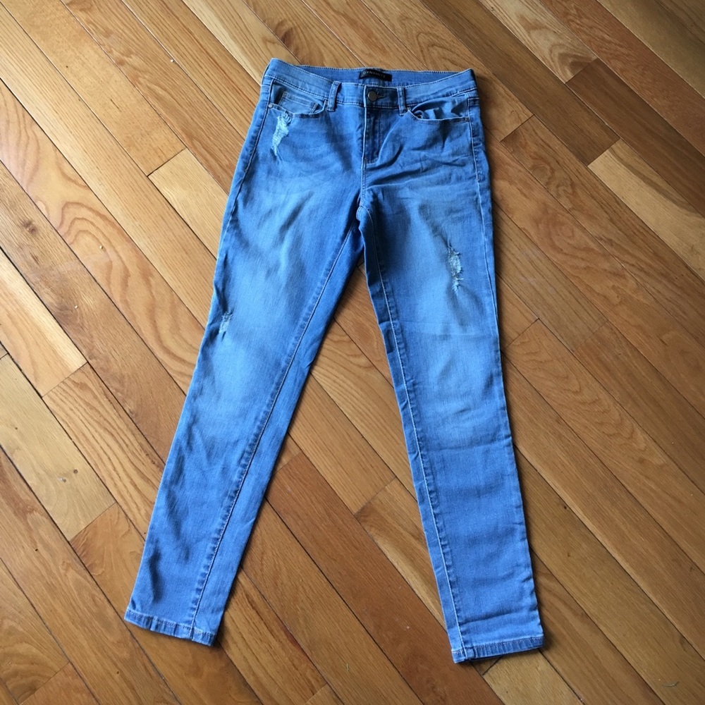 Dynamite Light Wash Ripped Ankle Jegging