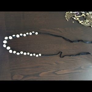 Stella and dot grosgrain and faux pearl necklace