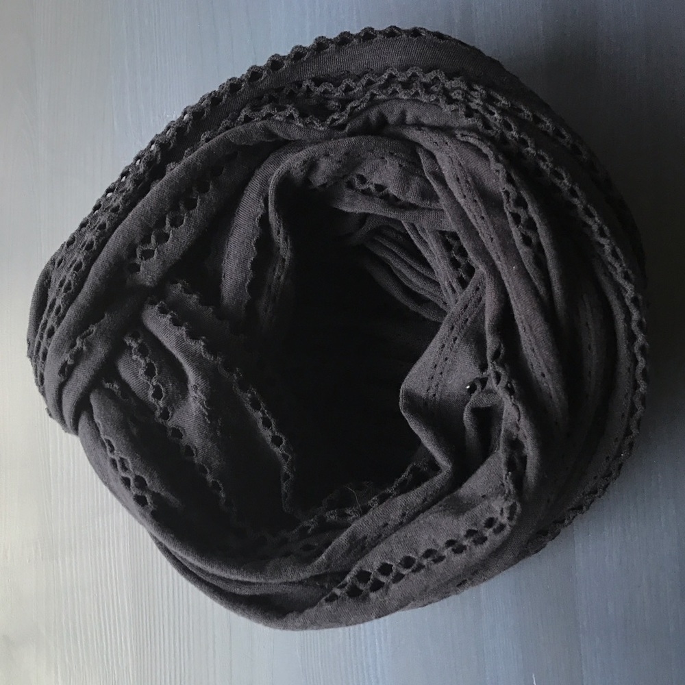 Gap - navy eyelet infinity scarf