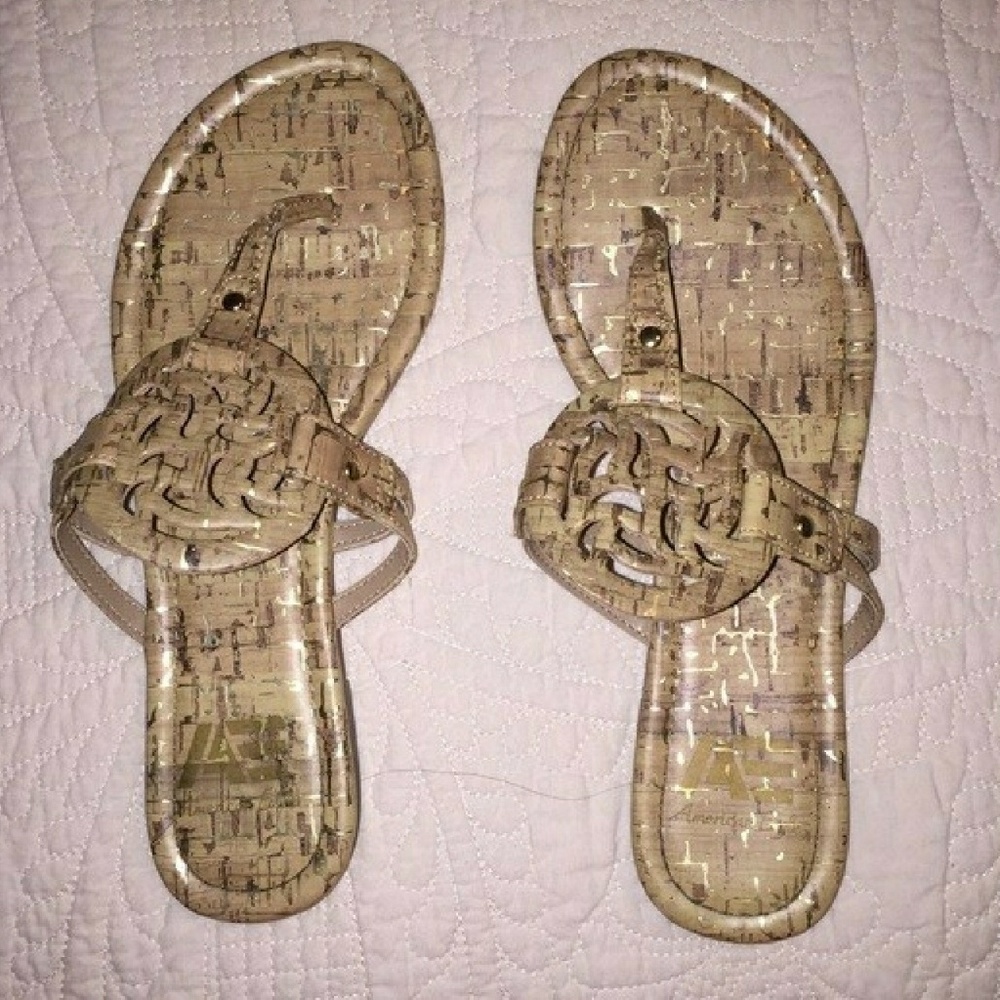LOOKING FOR THESE SHOES IN THIS COLOR OR BLACK!!!!