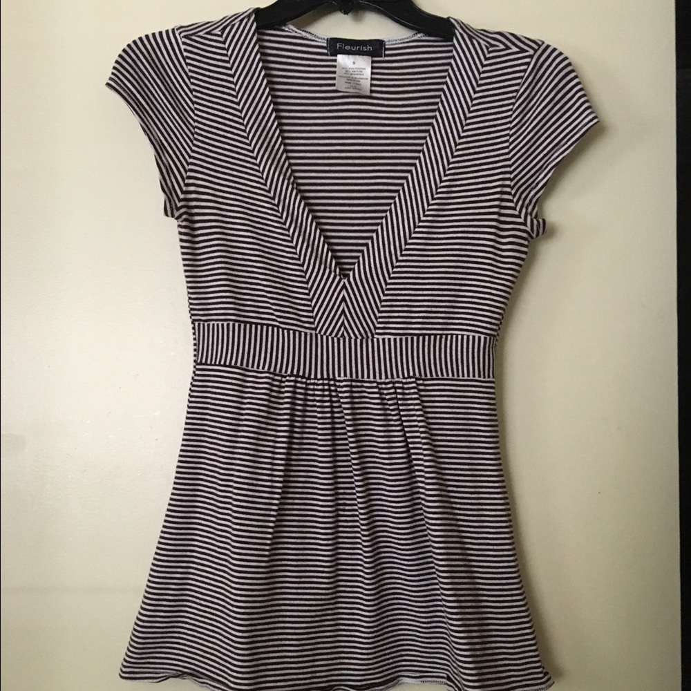 Deep v neck line, tee