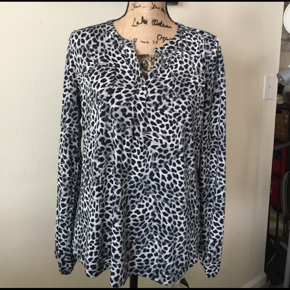 Jones New York Sport Cheetah Long Sleeve V-Neck