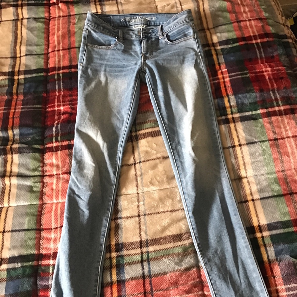 Light wash skinny American Eagle jeans