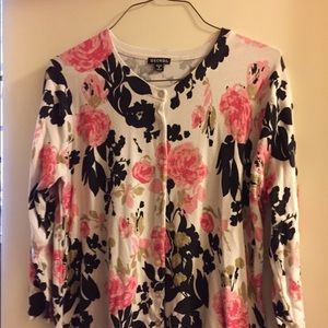 Pink and black flower print sweater !🗣Last drop!