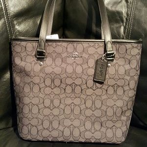 NWT Coach zip top tote.