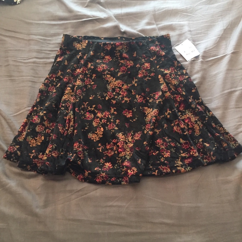 Velvet flowered skirt
