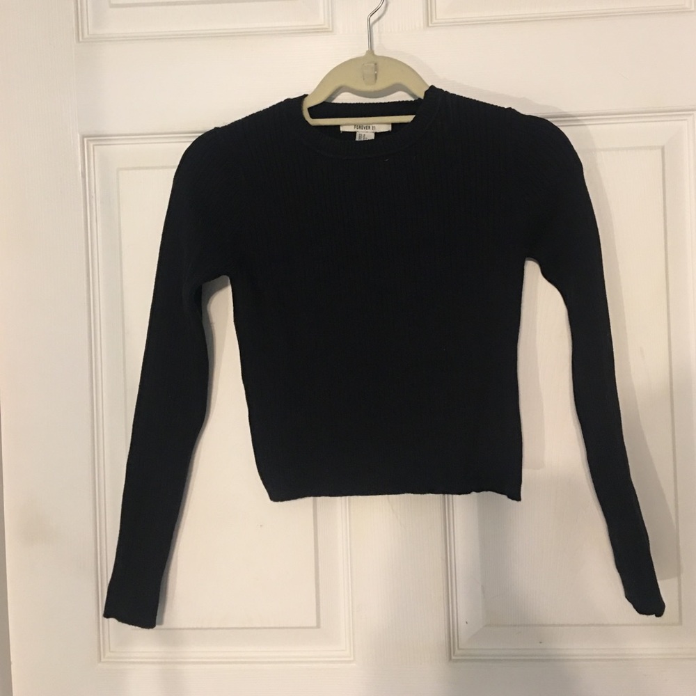 Black long sleeve crop top