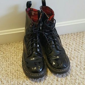 KNOCKOFF Dr. Martens