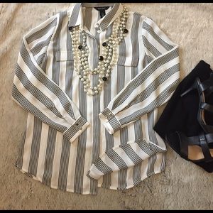 WhiteHouseBlackMarket Size 4 fits like 6