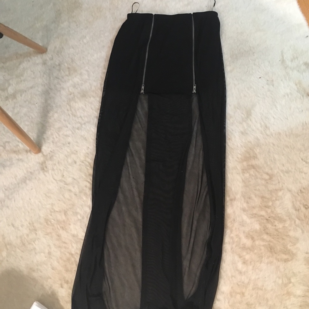 Size M zip up high low skirt from LF