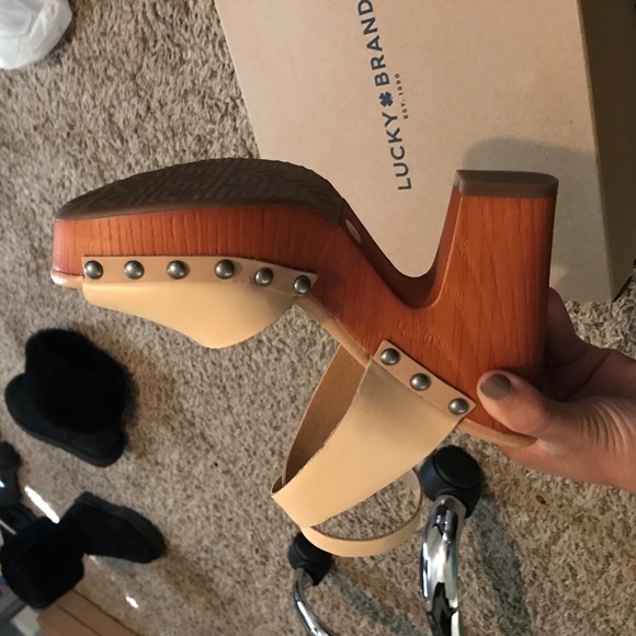 Lucky Brand Chunky heel Sandals - Picture 4 of 4