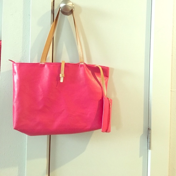 HOT PINK PURSE 💖 - Picture 1 of 3