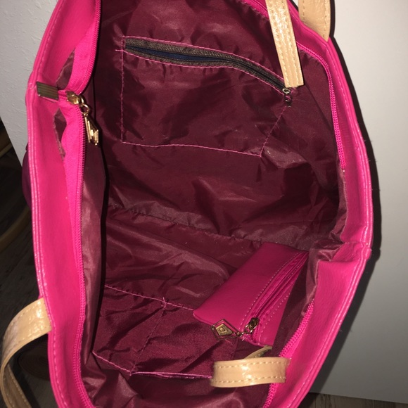 HOT PINK PURSE 💖 - Picture 2 of 3