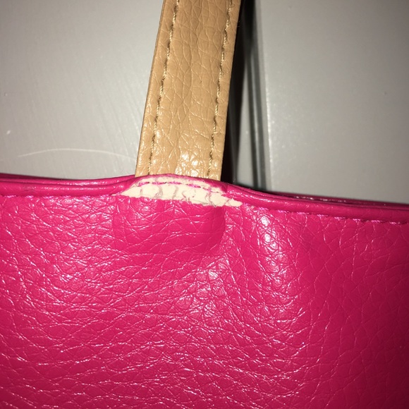 HOT PINK PURSE 💖 - Picture 3 of 3