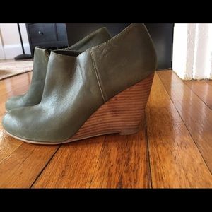 Last chance 🌼 Nine West Wedge Booties