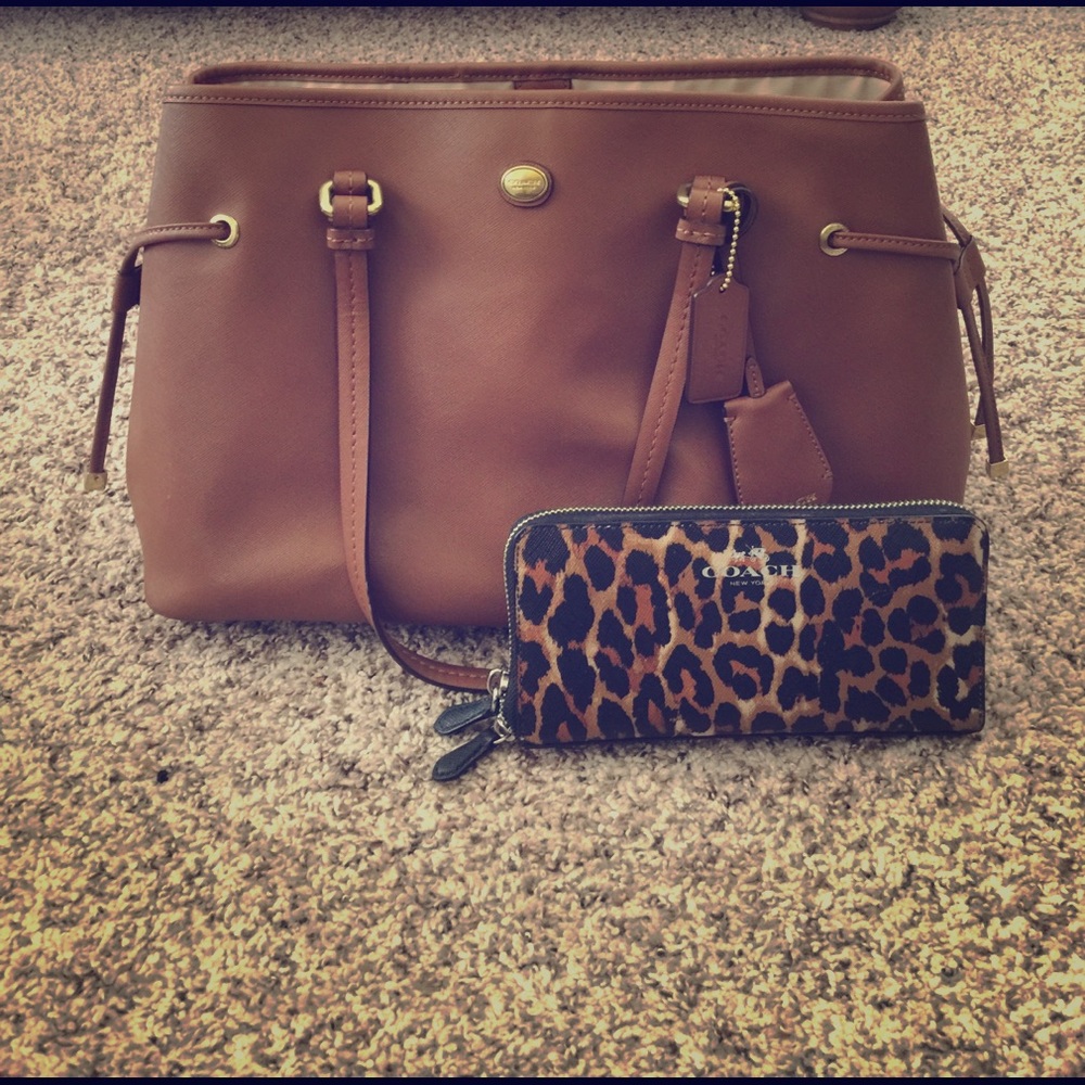 Beautiful Authentic Coach Purse and wallet