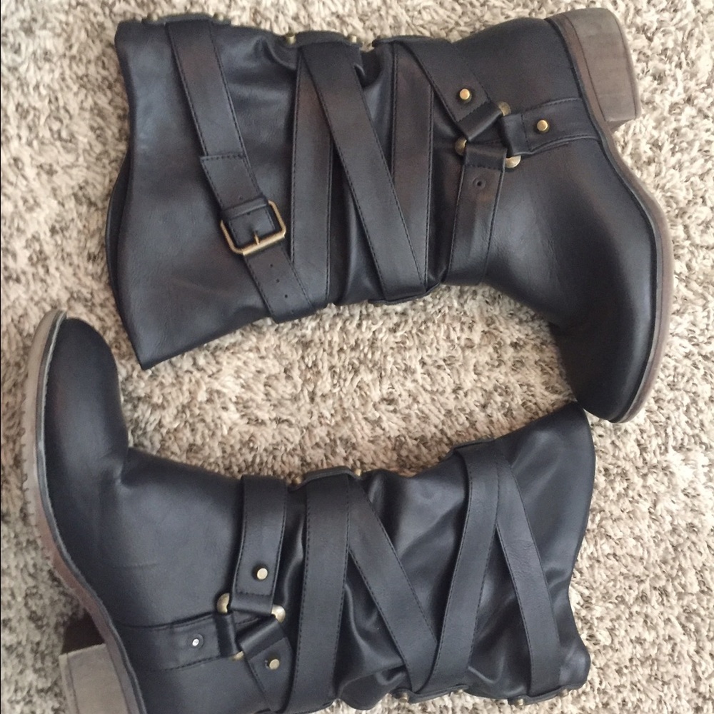 Black mid calf boots. Size 6.
