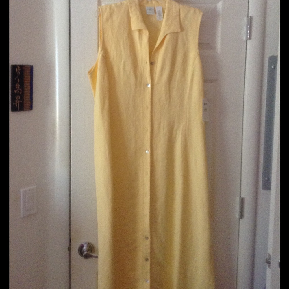 Soft yellow linen/rayon maxi dress. Size 18.