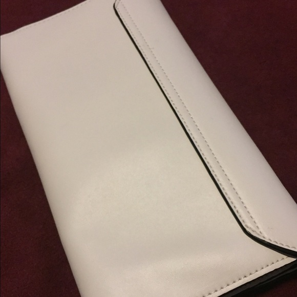 NWT Vera Bradley off white Flap Clutch - Picture 3 of 7