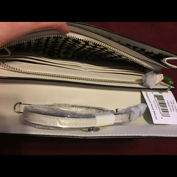 NWT Vera Bradley off white Flap Clutch - Picture 4 of 7