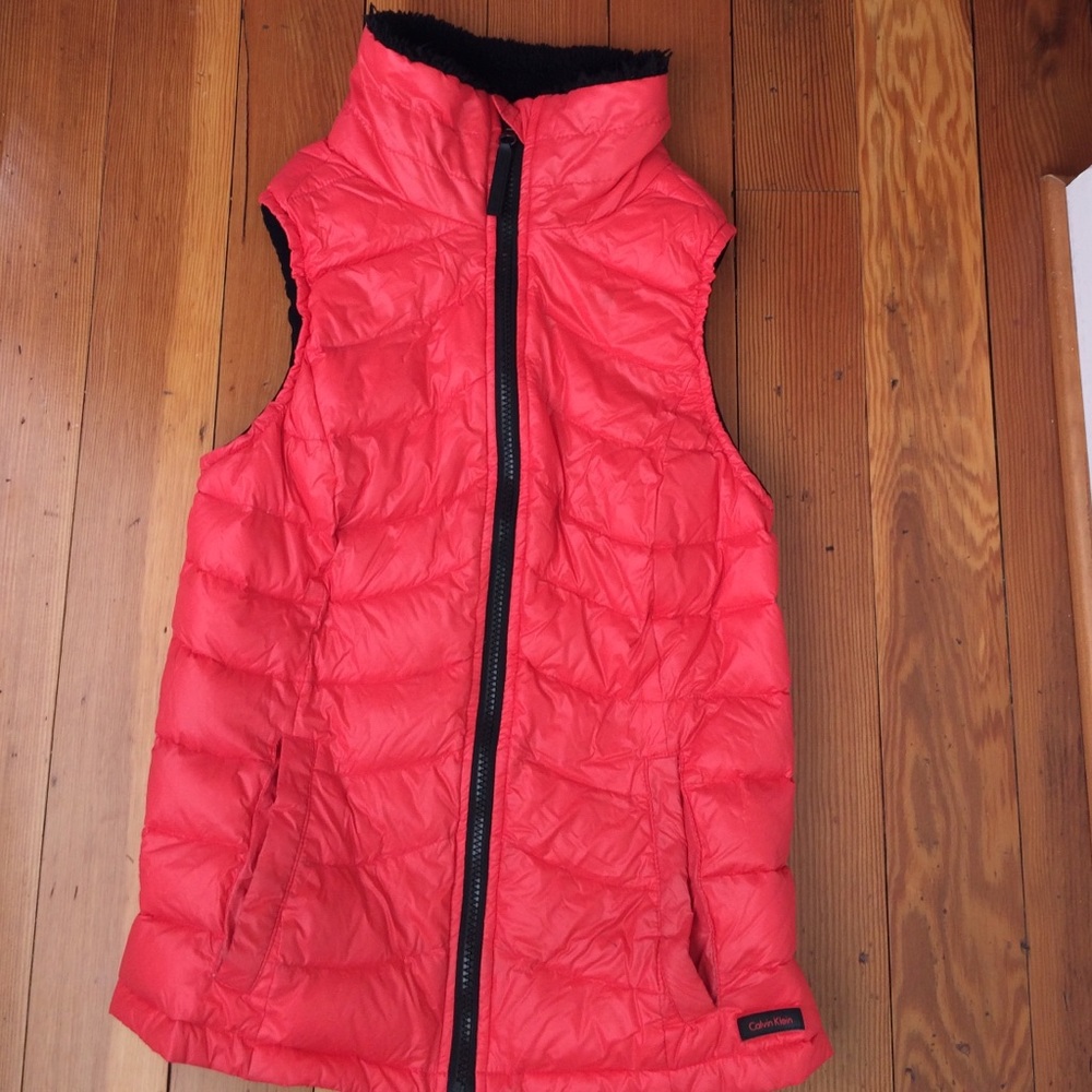 calvin klein peach and black vest w/ fuzzy collar