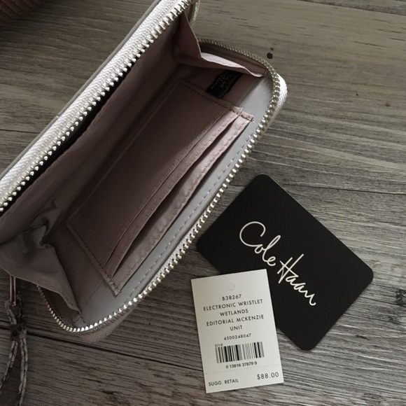 Cole Haan wallet! 🐍 - Picture 3 of 3