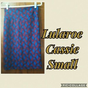 Nwot Lularoe Cassie Small - blue w maroon diamond