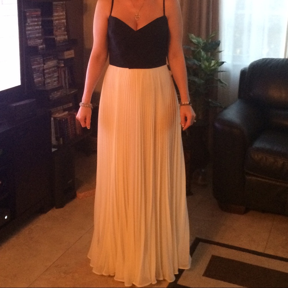 Elegant black and white spaghetti straps dress